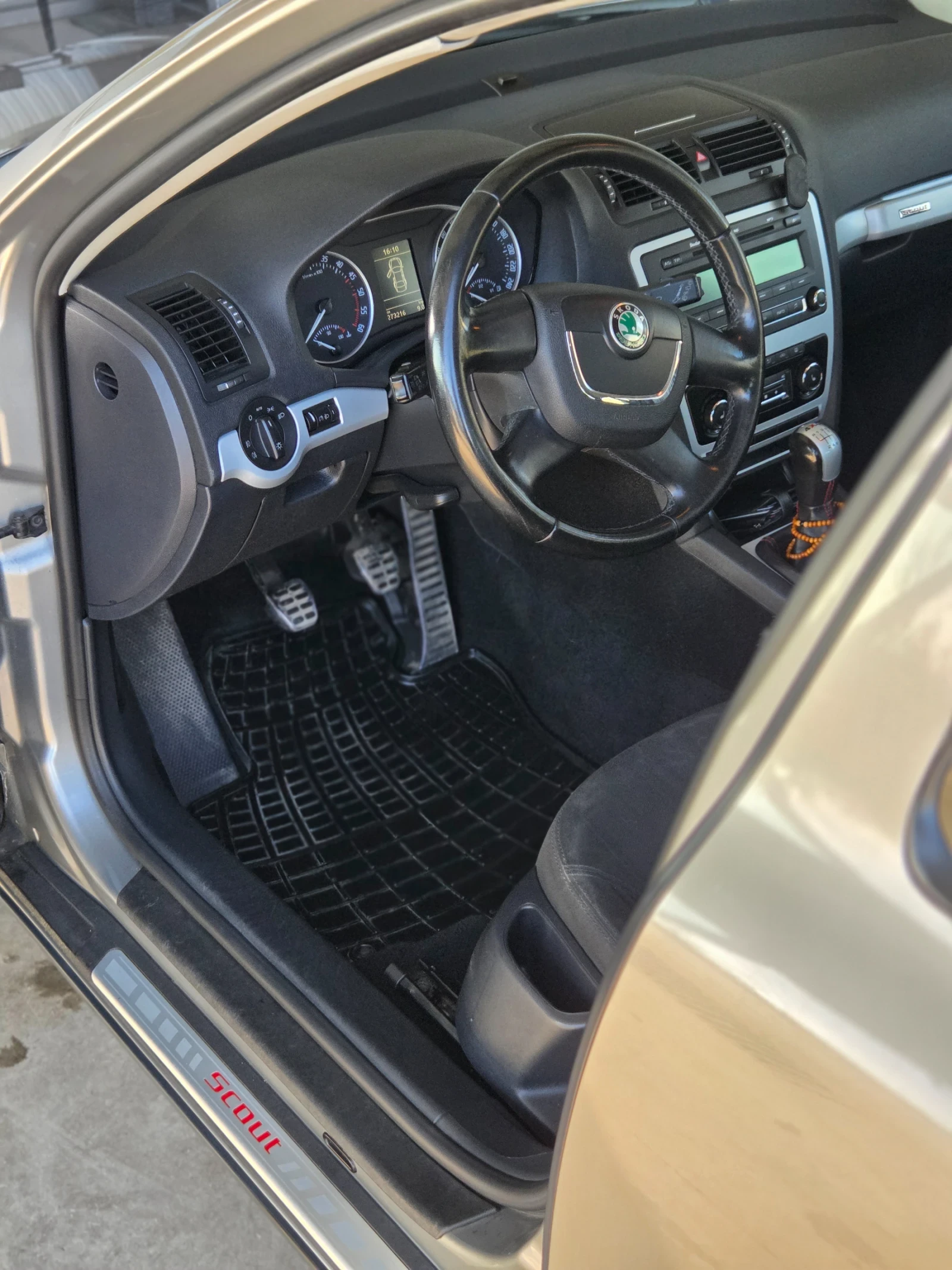 Skoda Octavia SCOUT 2.0 TDI.4x4, снимка 9 - Автомобили и джипове - 53466159