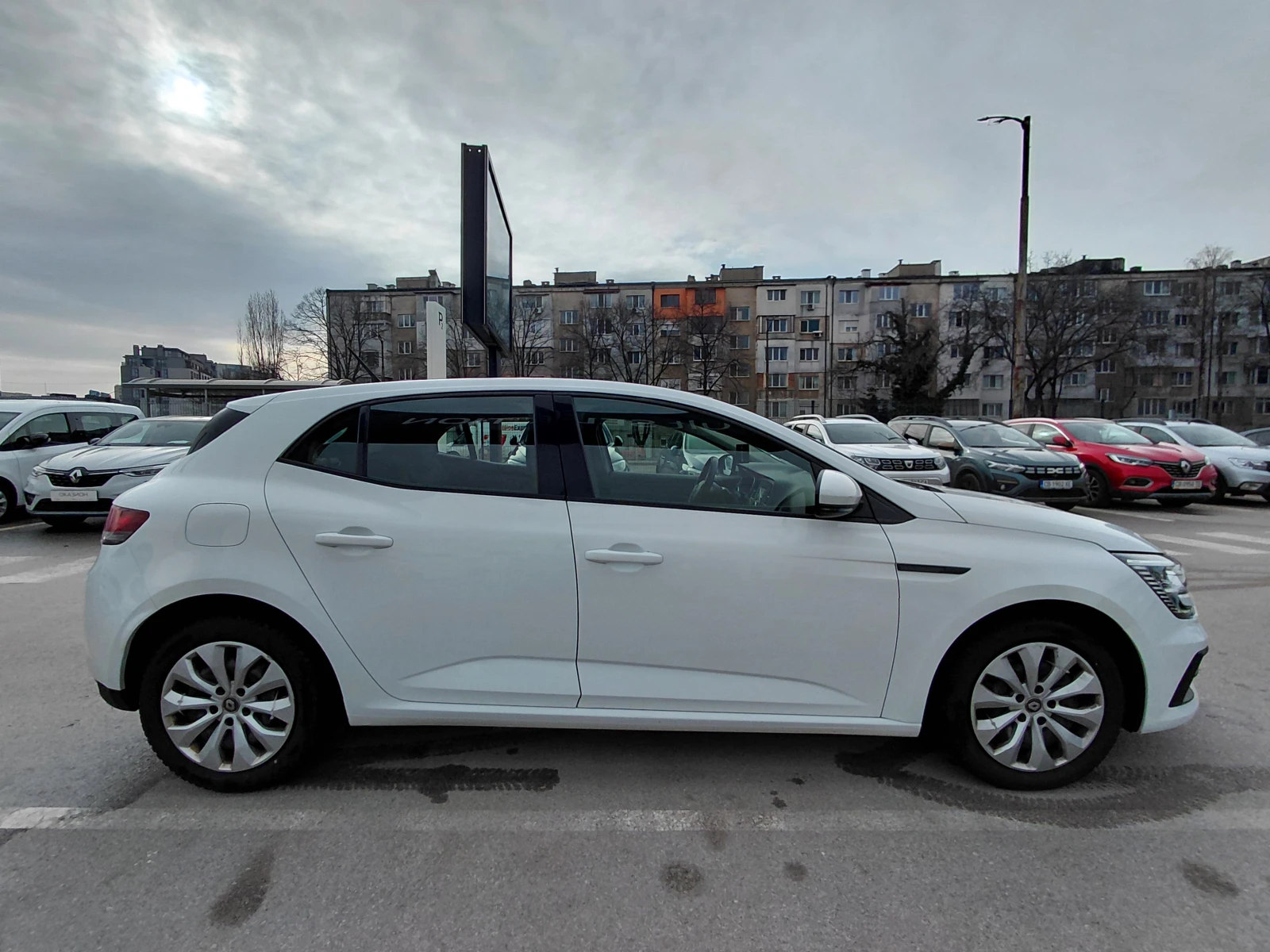 Renault Megane 1.0TCe/115к.с/Life - изображение 8