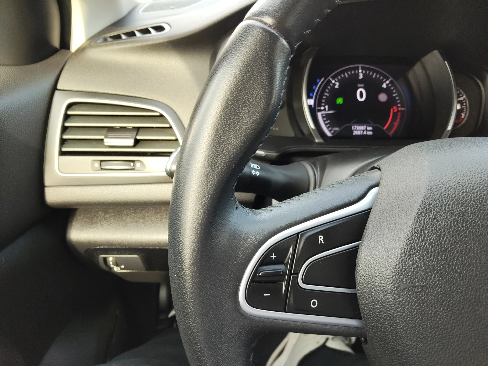 Renault Megane 1, 5dci 110ps AUTOMATIC, снимка 8 - Автомобили и джипове - 53710085