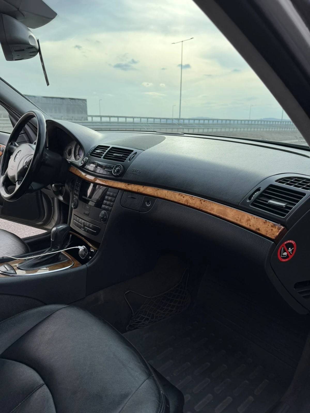 Mercedes-Benz E 220, снимка 14 - Автомобили и джипове - 54354241