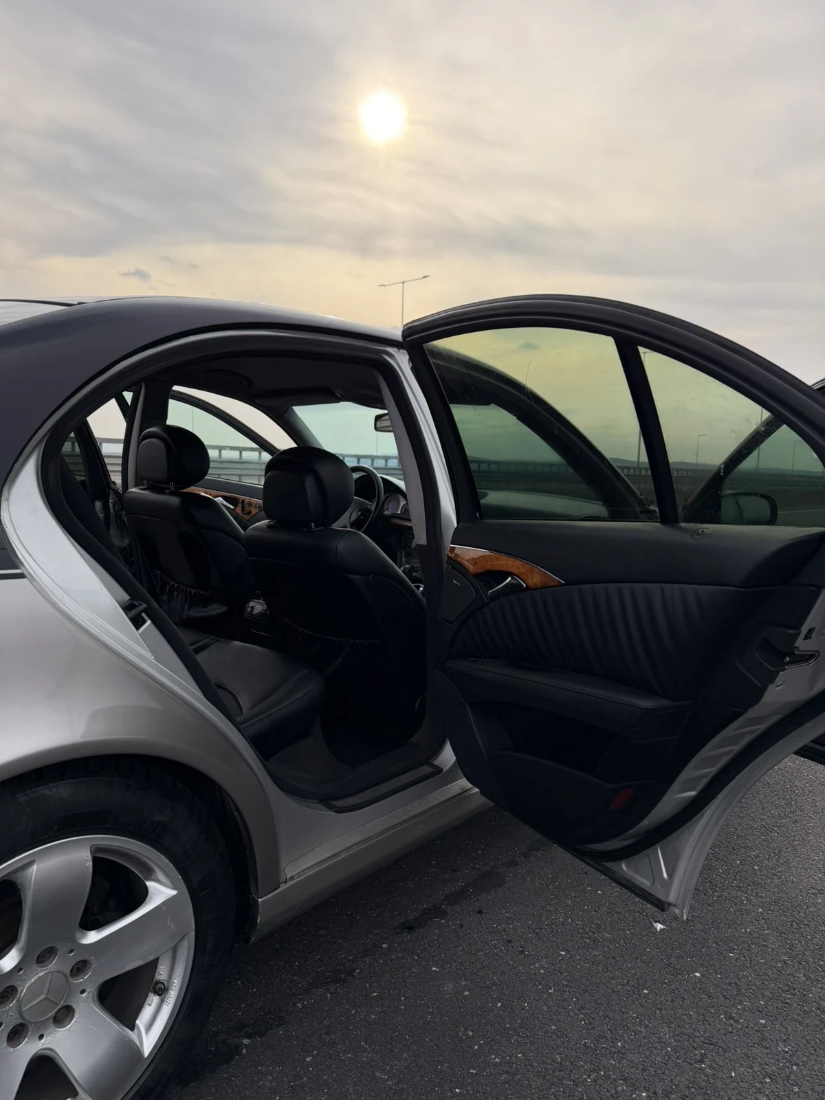 Mercedes-Benz E 220, снимка 11 - Автомобили и джипове - 54354241