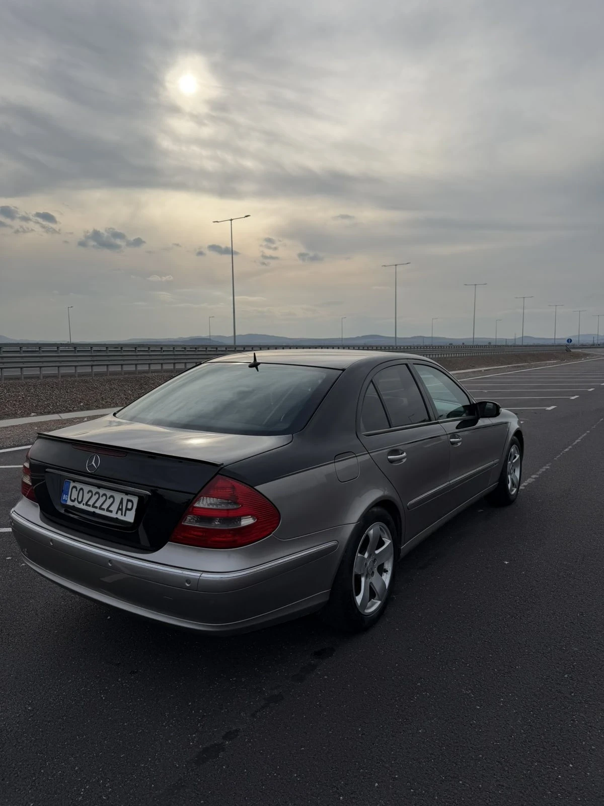 Mercedes-Benz E 220, снимка 4 - Автомобили и джипове - 54354241