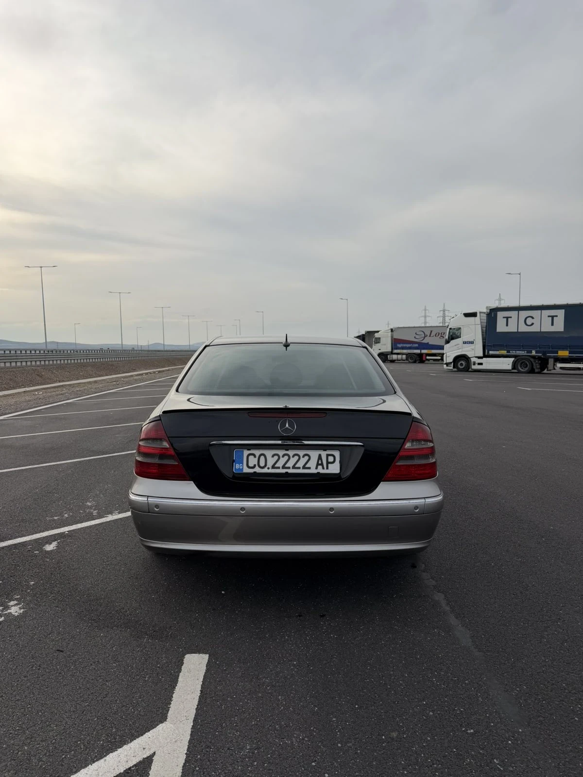 Mercedes-Benz E 220, снимка 5 - Автомобили и джипове - 54354241