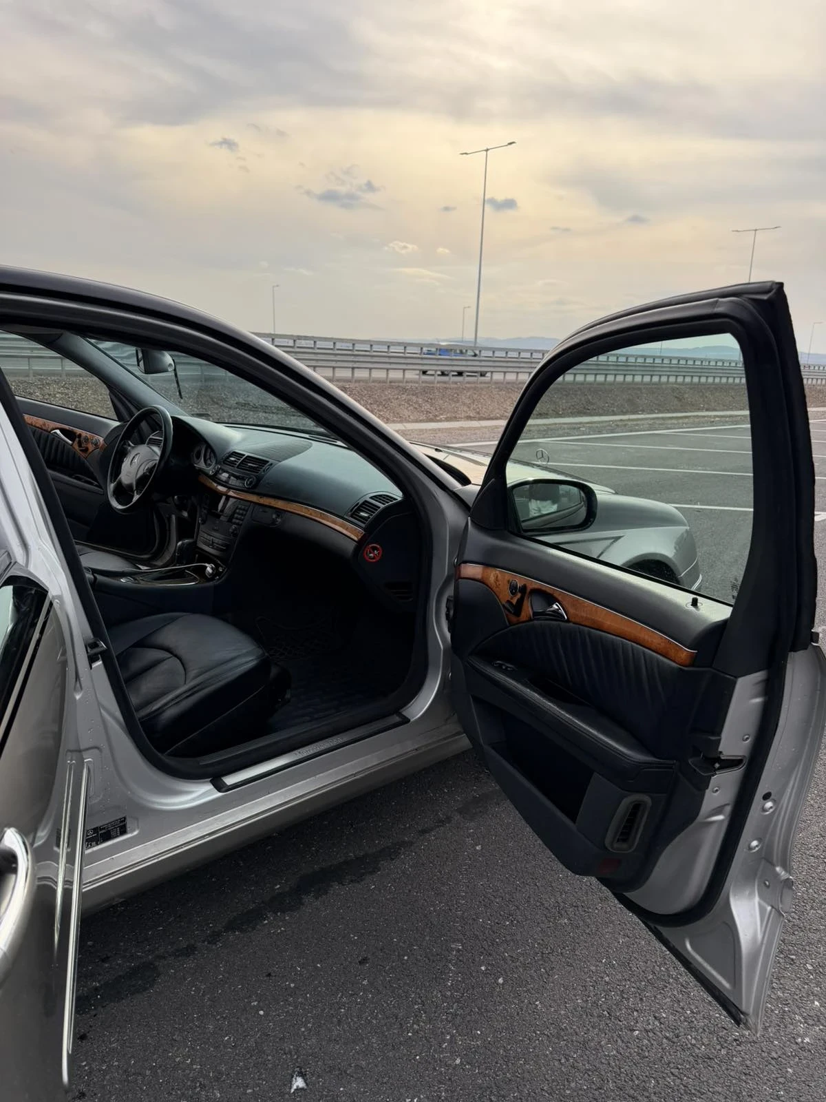 Mercedes-Benz E 220, снимка 15 - Автомобили и джипове - 54354241