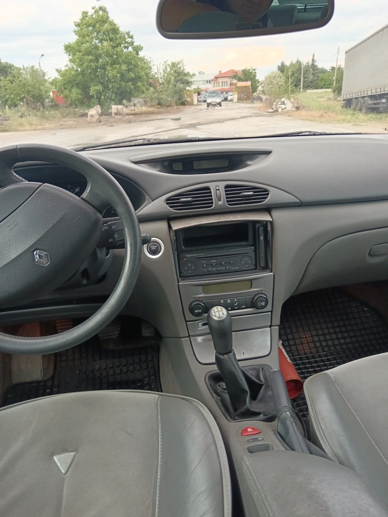 Renault Laguna 1.8i газ климатроник , снимка 11 - Автомобили и джипове - 54634631