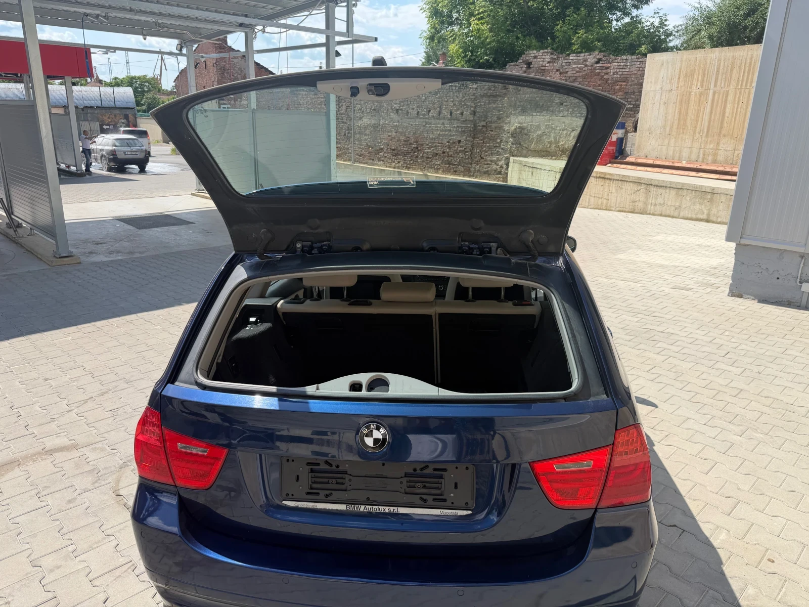 BMW 318 Efficient Dynamics Edition, снимка 13 - Автомобили и джипове - 54763636