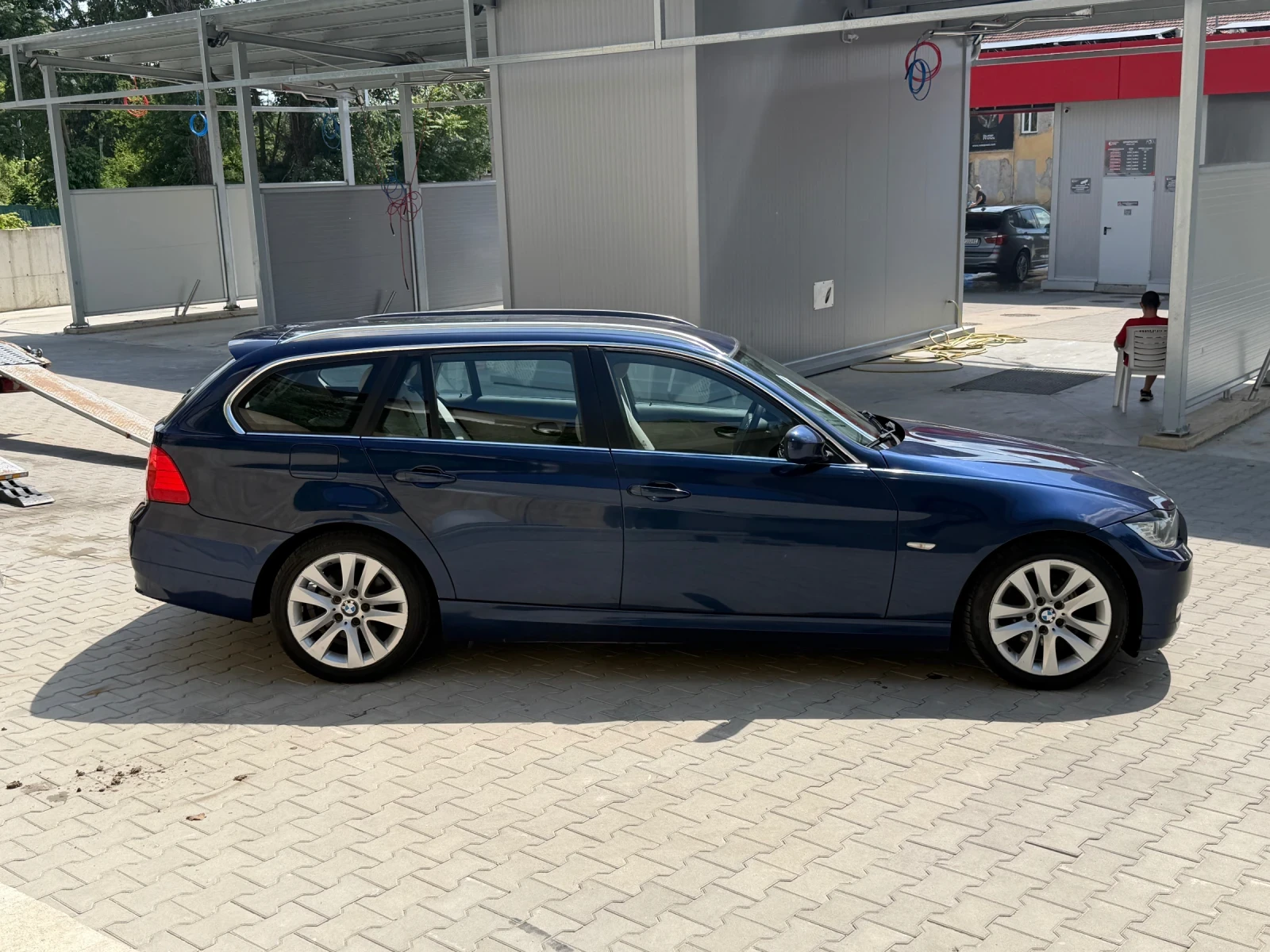 BMW 318 Efficient Dynamics Edition, снимка 8 - Автомобили и джипове - 54763636
