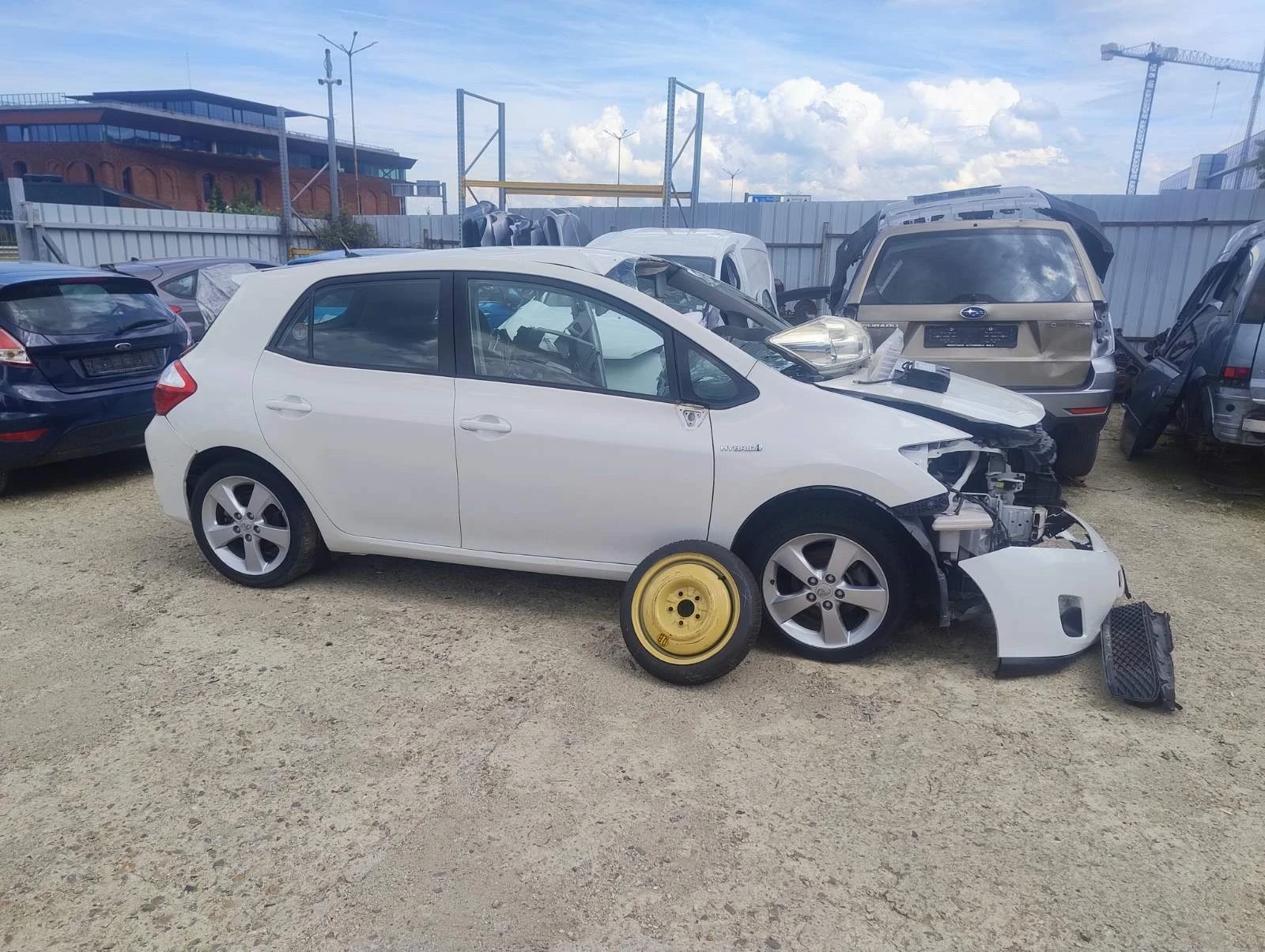 Toyota Auris 1.8 Hybrid, снимка 3 - Автомобили и джипове - 54798756