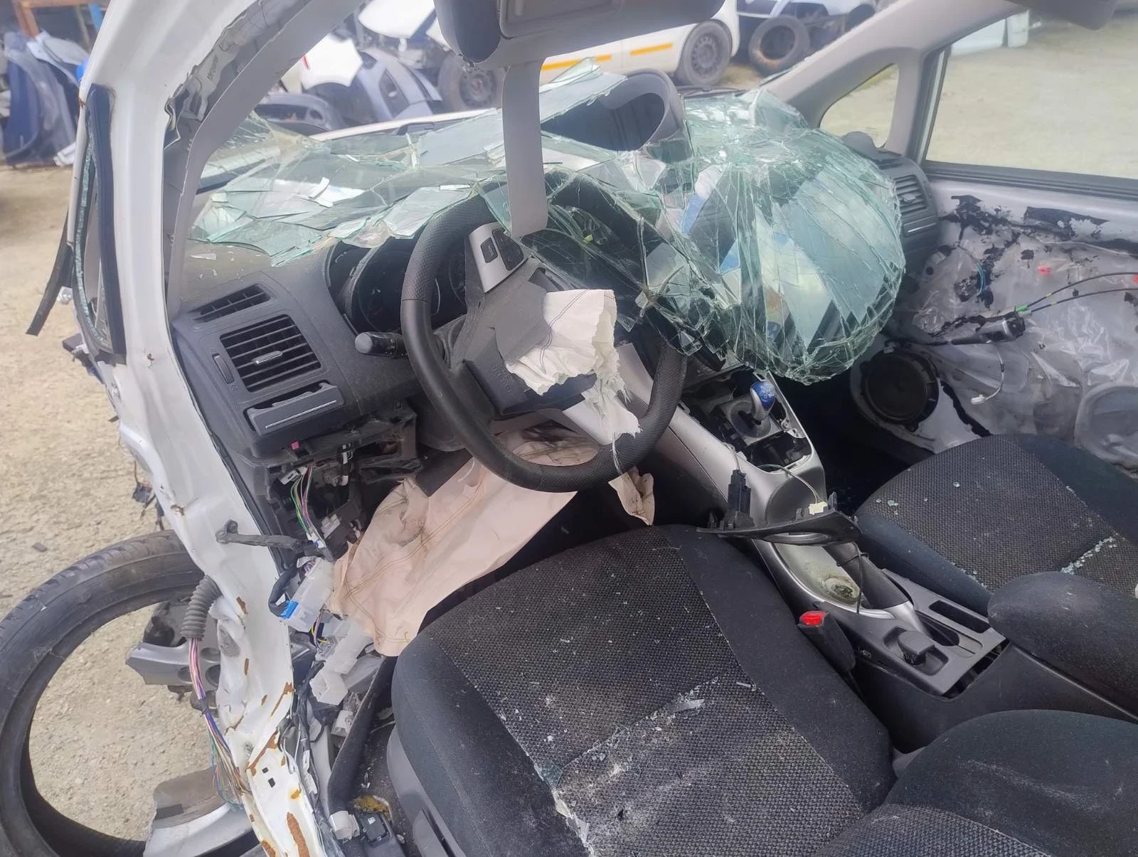 Toyota Auris 1.8 Hybrid, снимка 5 - Автомобили и джипове - 54798756