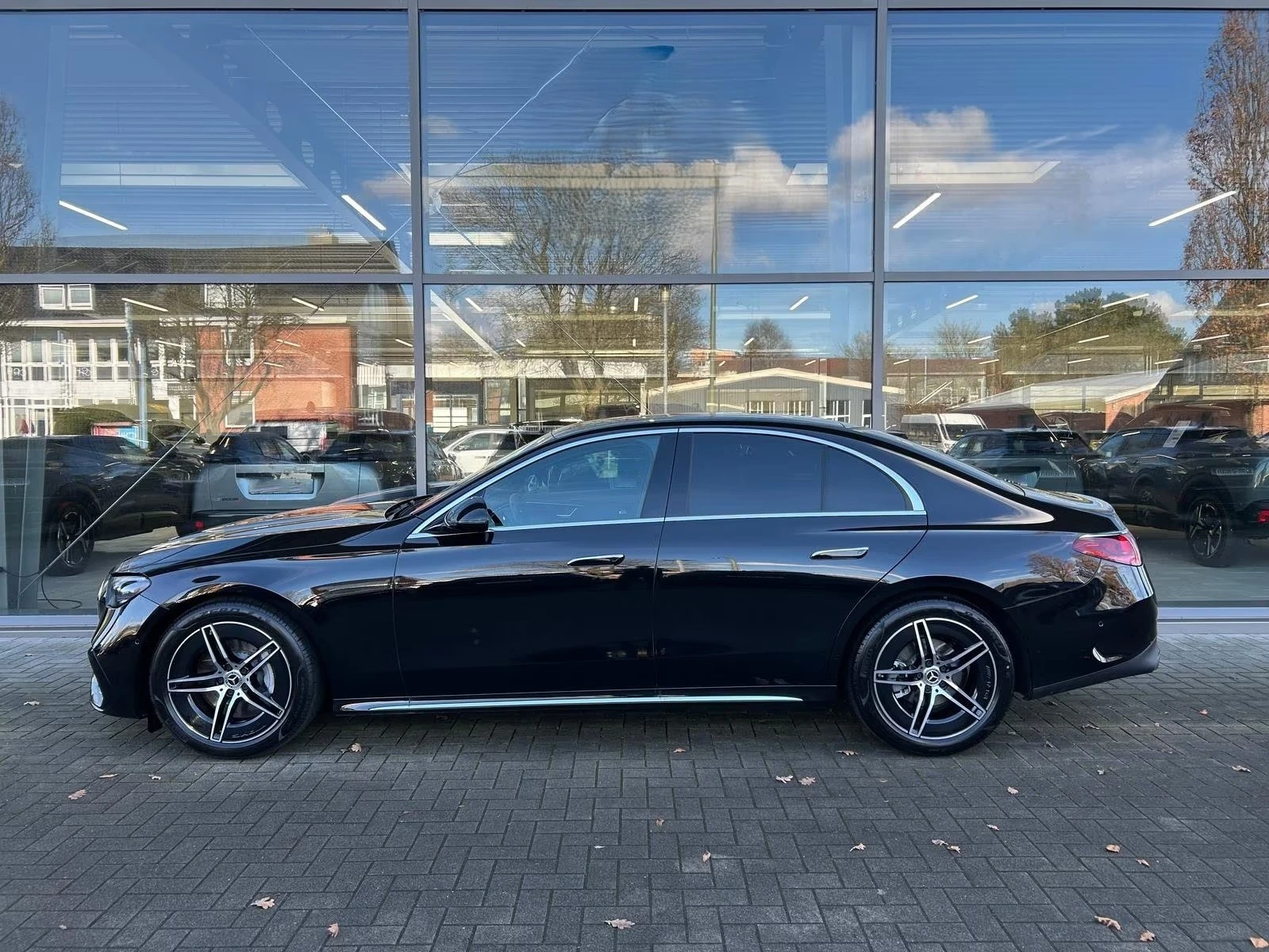 Mercedes-Benz E 220 d / AMG / DISTONIC / MEMORY / , снимка 2 - Автомобили и джипове - 54818714