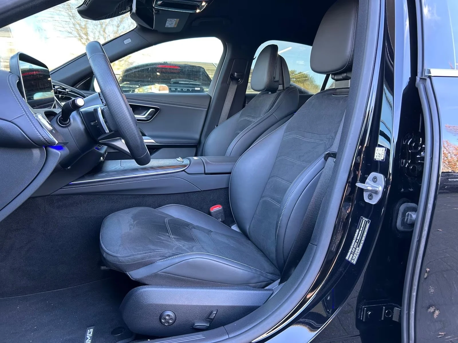 Mercedes-Benz E 220 d / AMG / DISTONIC / MEMORY / , снимка 7 - Автомобили и джипове - 54818714
