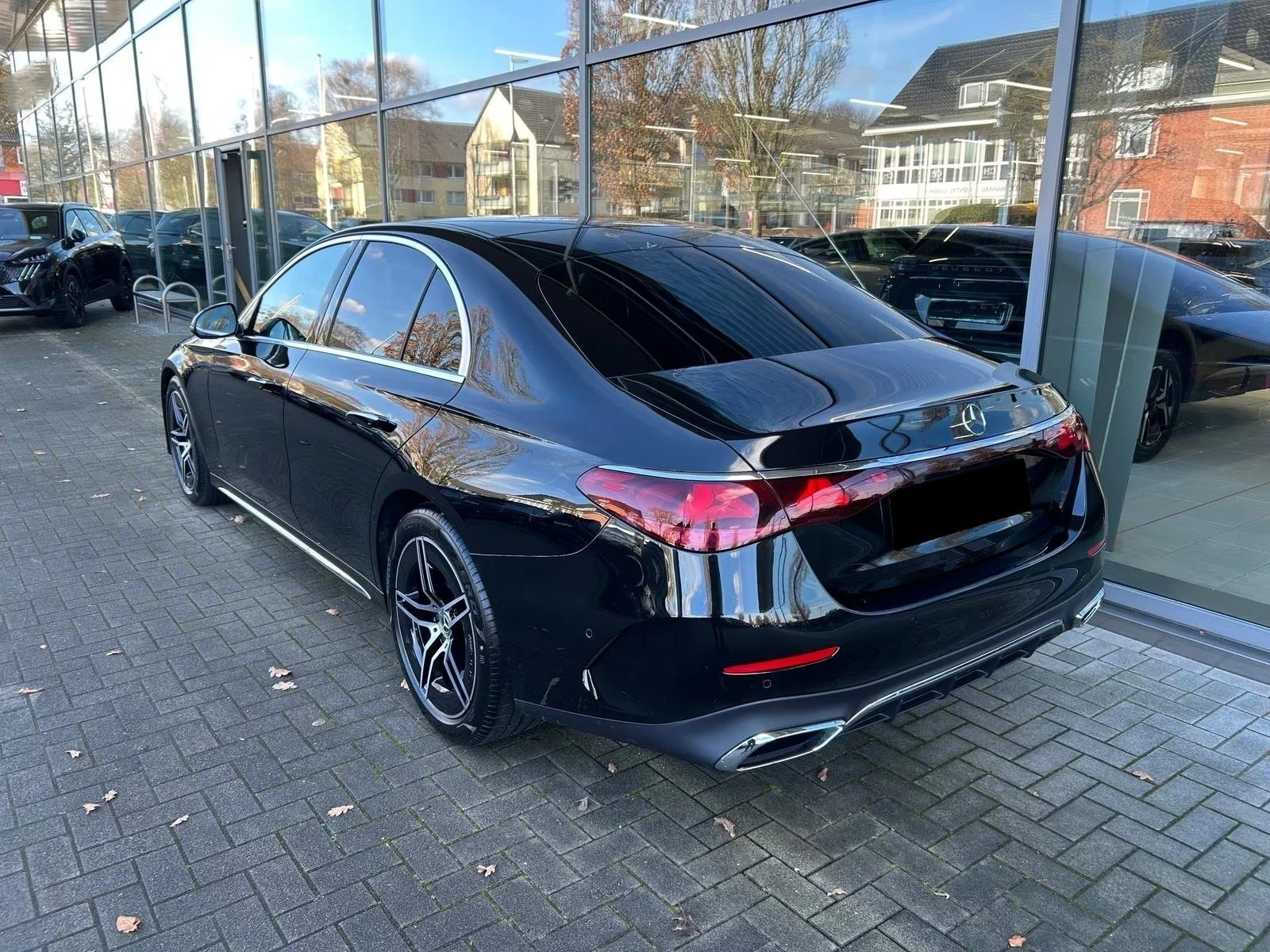 Mercedes-Benz E 220 d / AMG / DISTONIC / MEMORY / , снимка 3 - Автомобили и джипове - 54818714