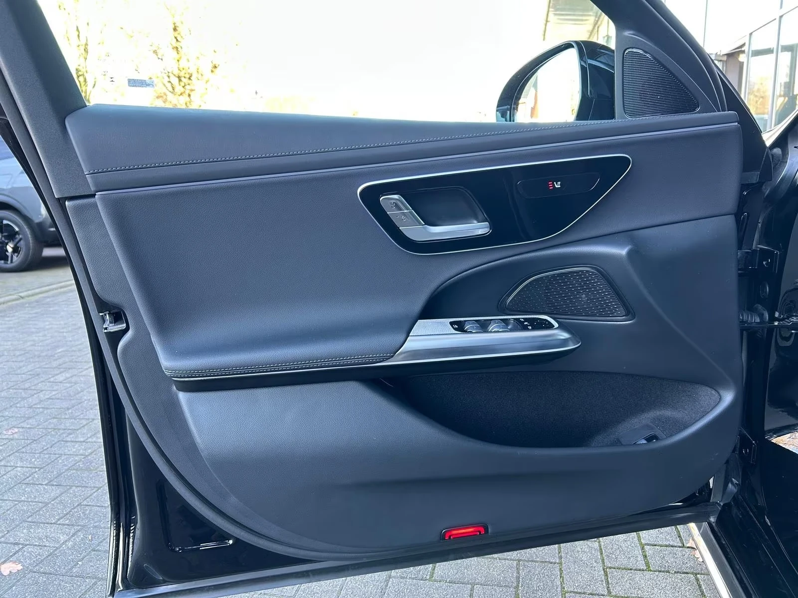 Mercedes-Benz E 220 d / AMG / DISTONIC / MEMORY / , снимка 6 - Автомобили и джипове - 54818714