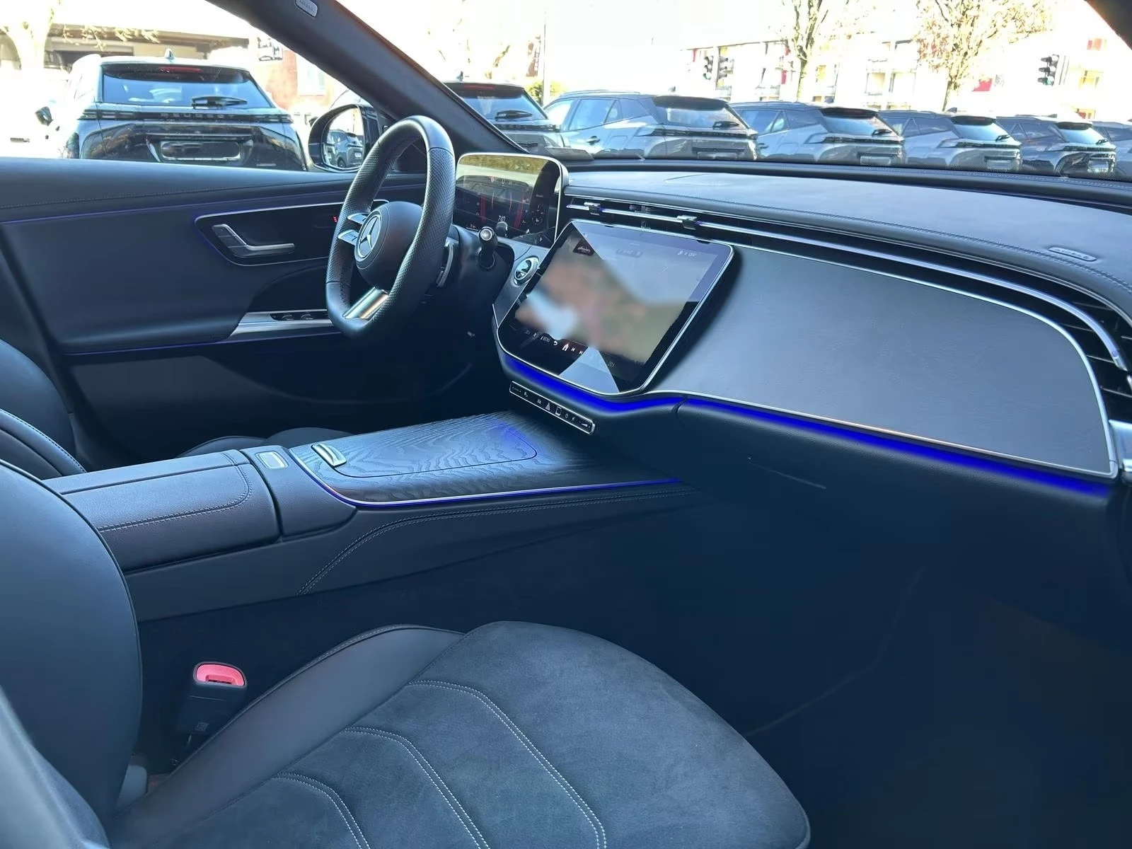 Mercedes-Benz E 220 d / AMG / DISTONIC / MEMORY / , снимка 12 - Автомобили и джипове - 54818714