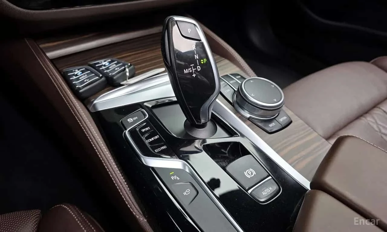 BMW 530 530i M Sport Package Plus * ФИНАНСИРАНЕ, снимка 9 - Автомобили и джипове - 55565752