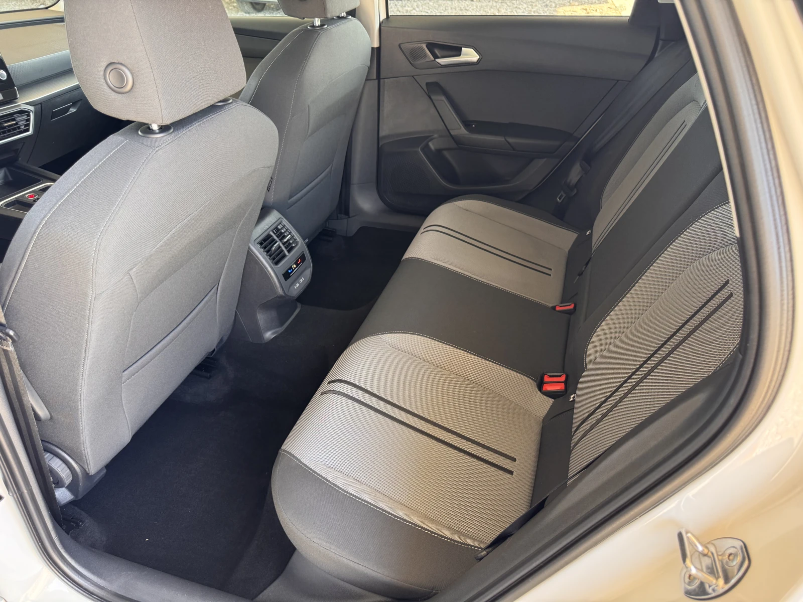 Seat Leon Style/1.5eTSI/150k.c./7AT, снимка 10 - Автомобили и джипове - 55723630