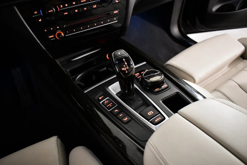 BMW X5 3.5i* Всички екстри* Вериги* Топ състояние, снимка 10 - Автомобили и джипове - 52015977