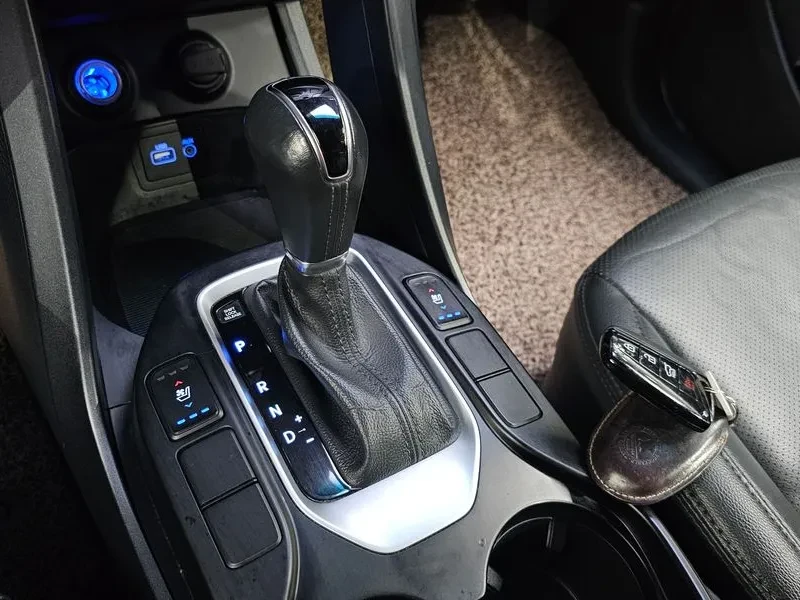 Hyundai Santa fe 2.0 4WD PREMIUM, снимка 17 - Автомобили и джипове - 56325682