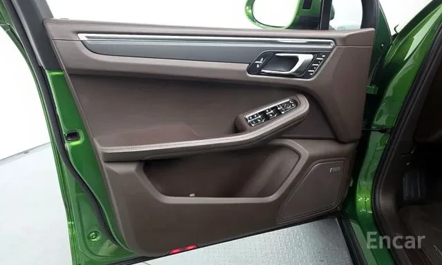 Porsche Macan 2.0* 360* Обдух* Кожа, снимка 13 - Автомобили и джипове - 56684437