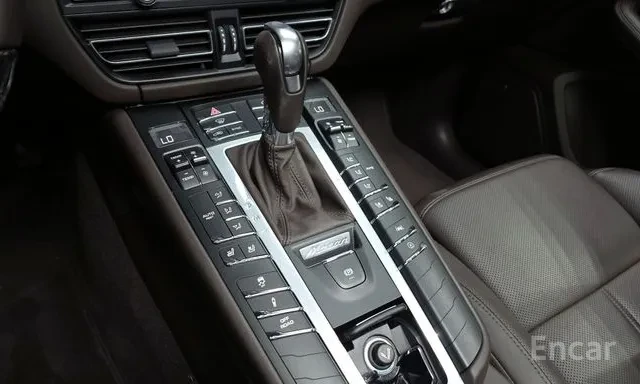 Porsche Macan 2.0* 360* Обдух* Кожа, снимка 12 - Автомобили и джипове - 56684437