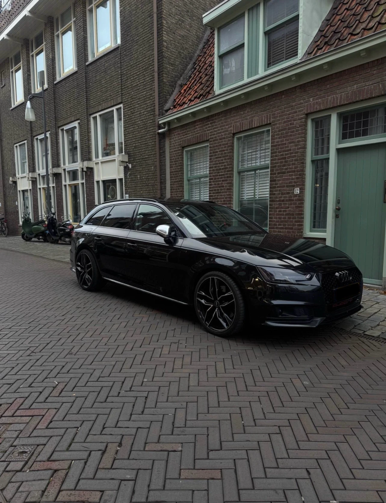 Audi A4 S-Line Quattro - изображение 2