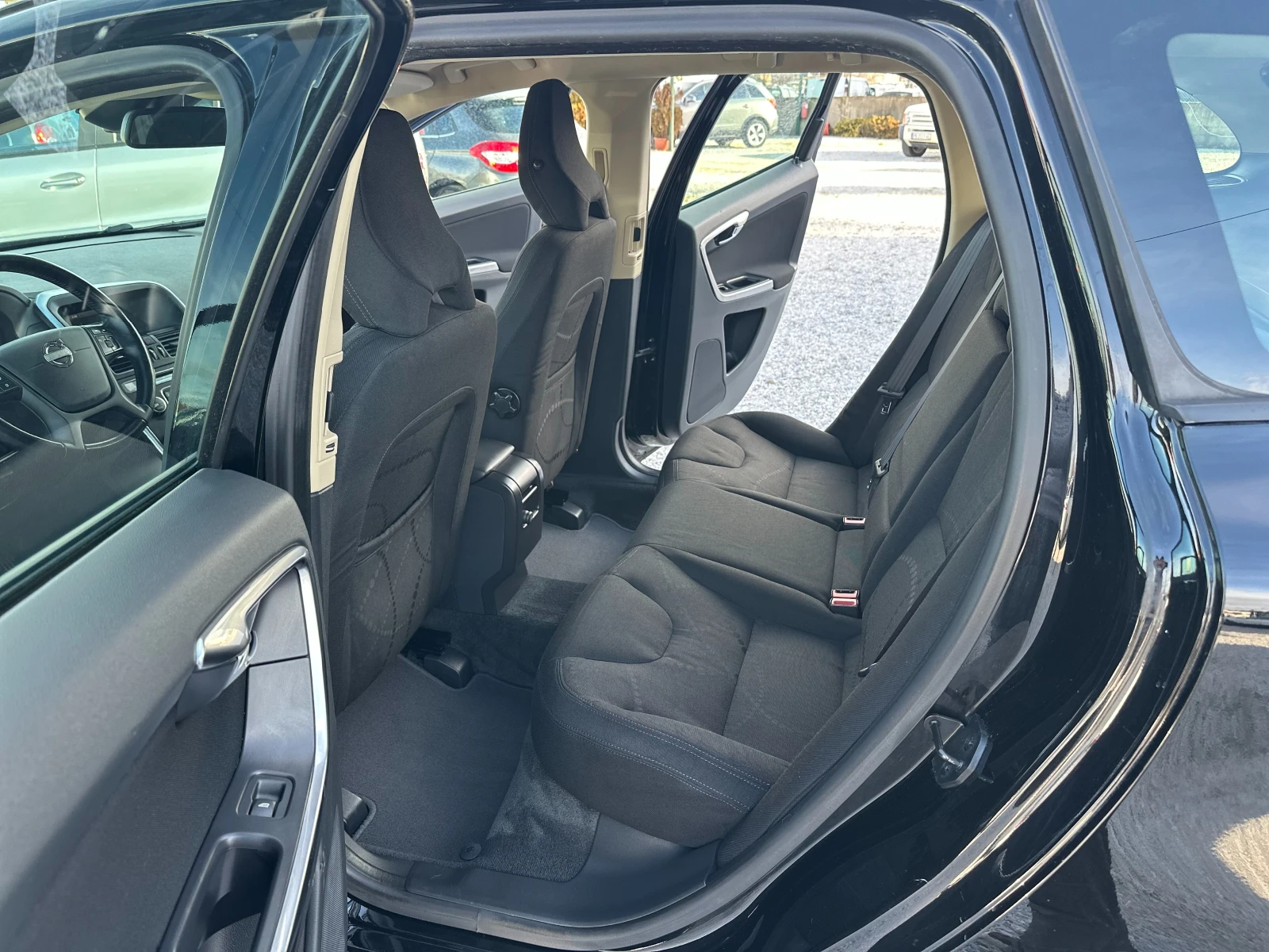 Volvo XC60 2.0* D4* AVTOMAT - изображение 10