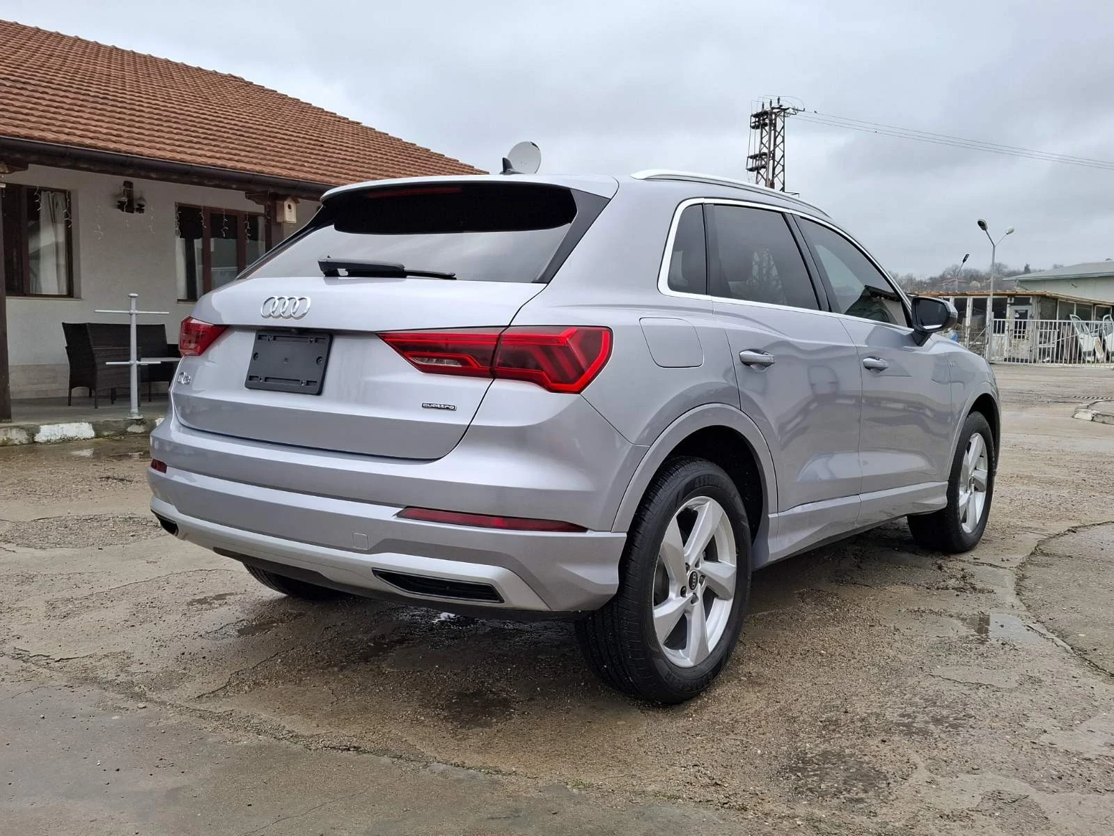 Audi Q3 2.0 TFSI S-line Quattro , снимка 2 - Автомобили и джипове - 54072506