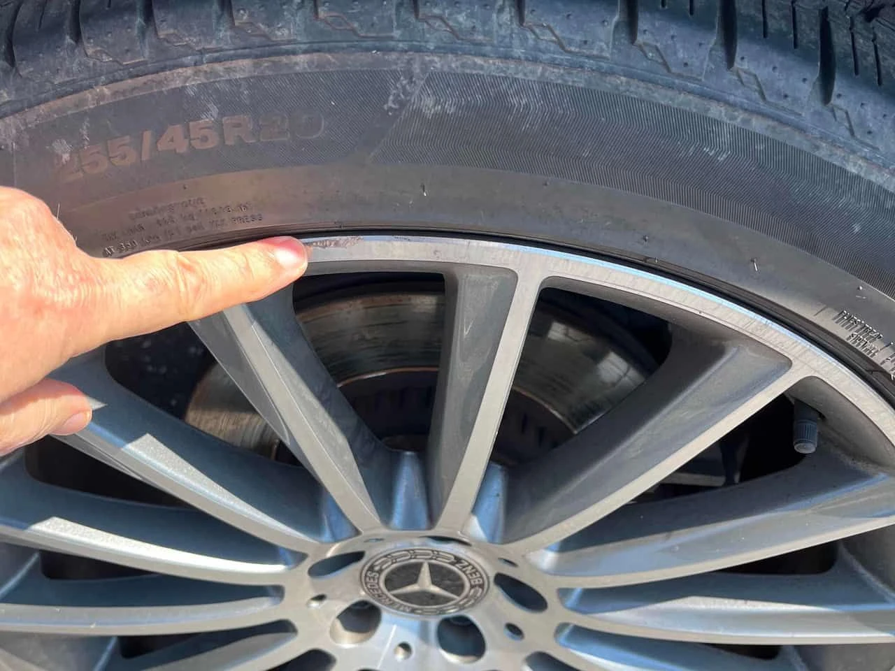 Mercedes-Benz GLC 300 * CARFAX * ЦЕНА ДО БГ, снимка 13 - Автомобили и джипове - 54143021