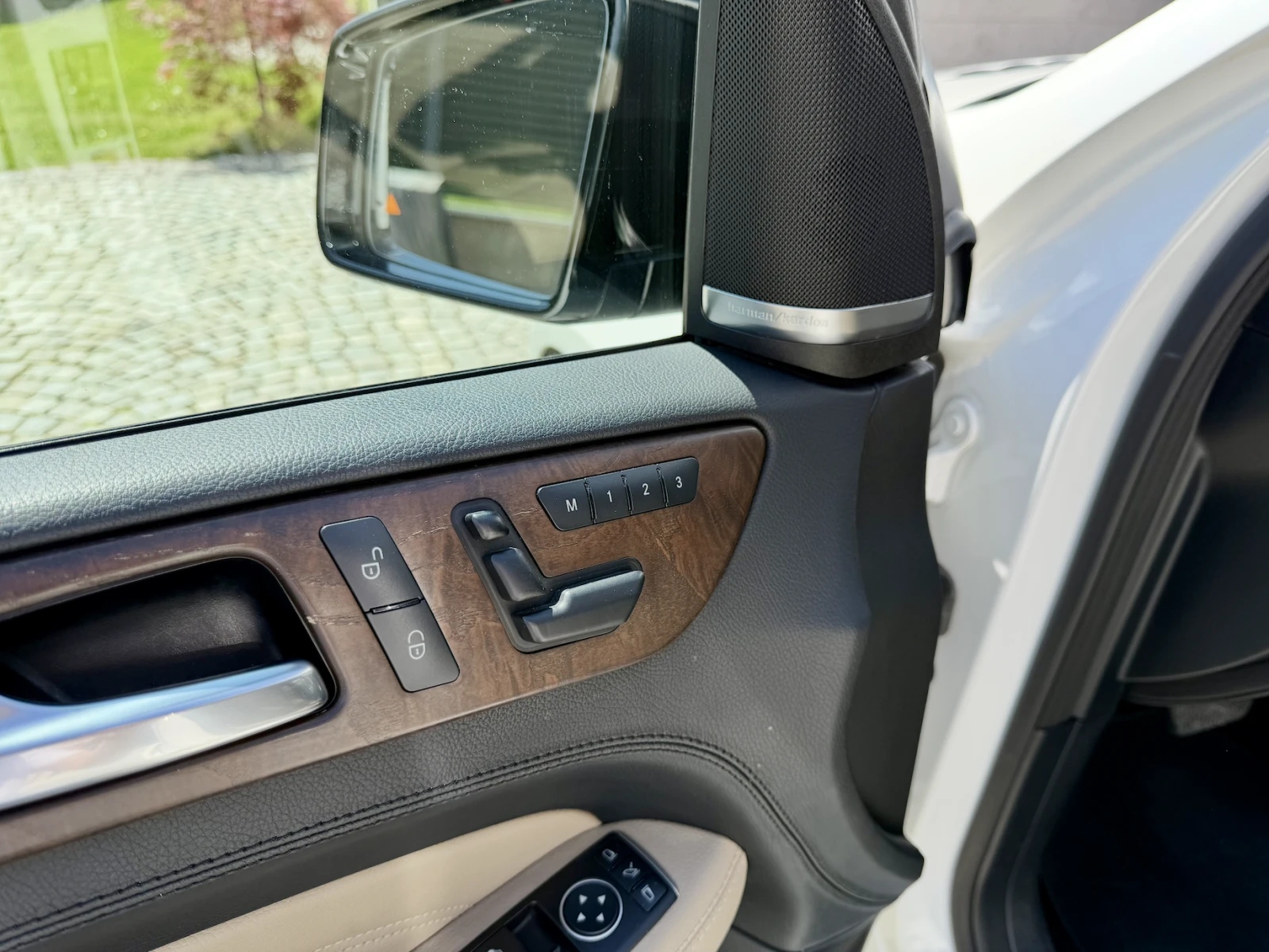 Mercedes-Benz ML 350 4Matic AMG Line/360/Harman Kardon/Distronic/Панора, снимка 11 - Автомобили и джипове - 54508680