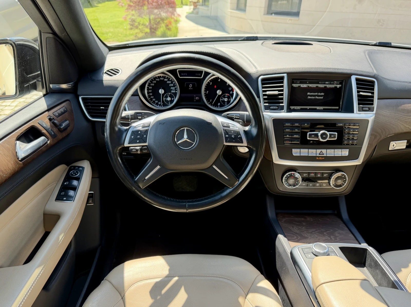 Mercedes-Benz ML 350 4Matic AMG Line/360/Harman Kardon/Distronic/Панора, снимка 7 - Автомобили и джипове - 54508680