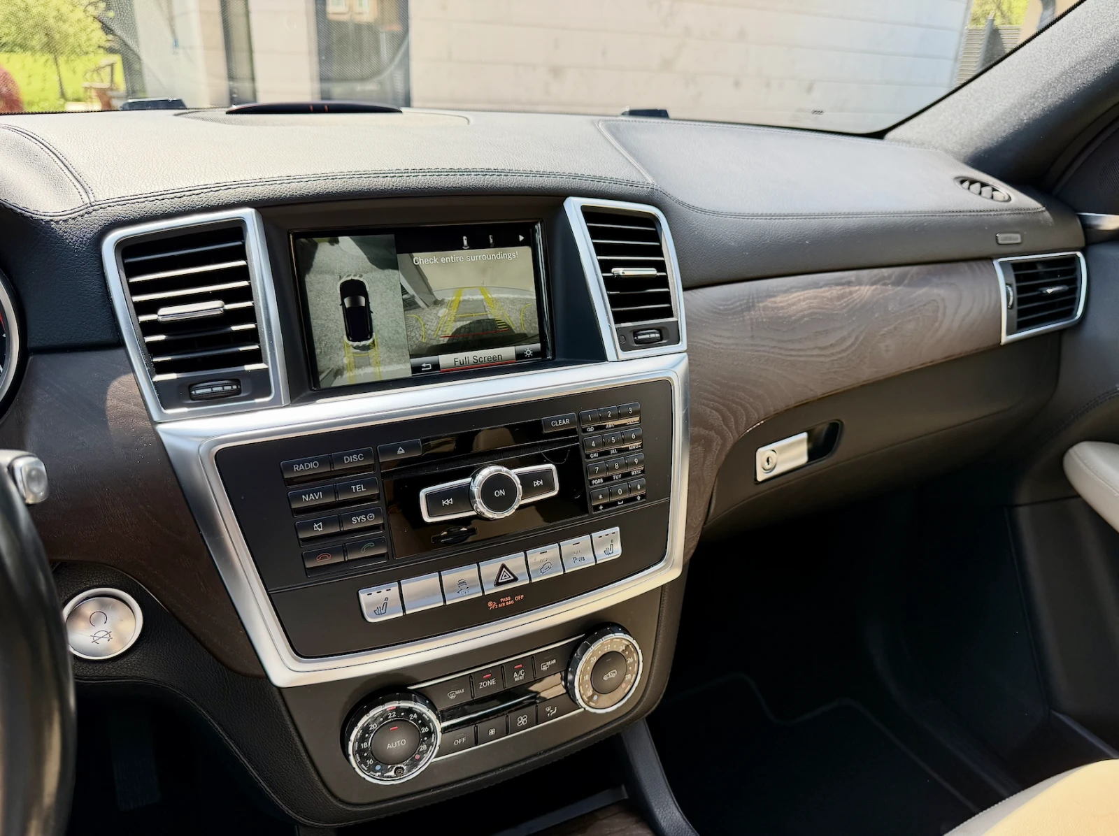 Mercedes-Benz ML 350 4Matic AMG Line/360/Harman Kardon/Distronic/Панора, снимка 10 - Автомобили и джипове - 54508680