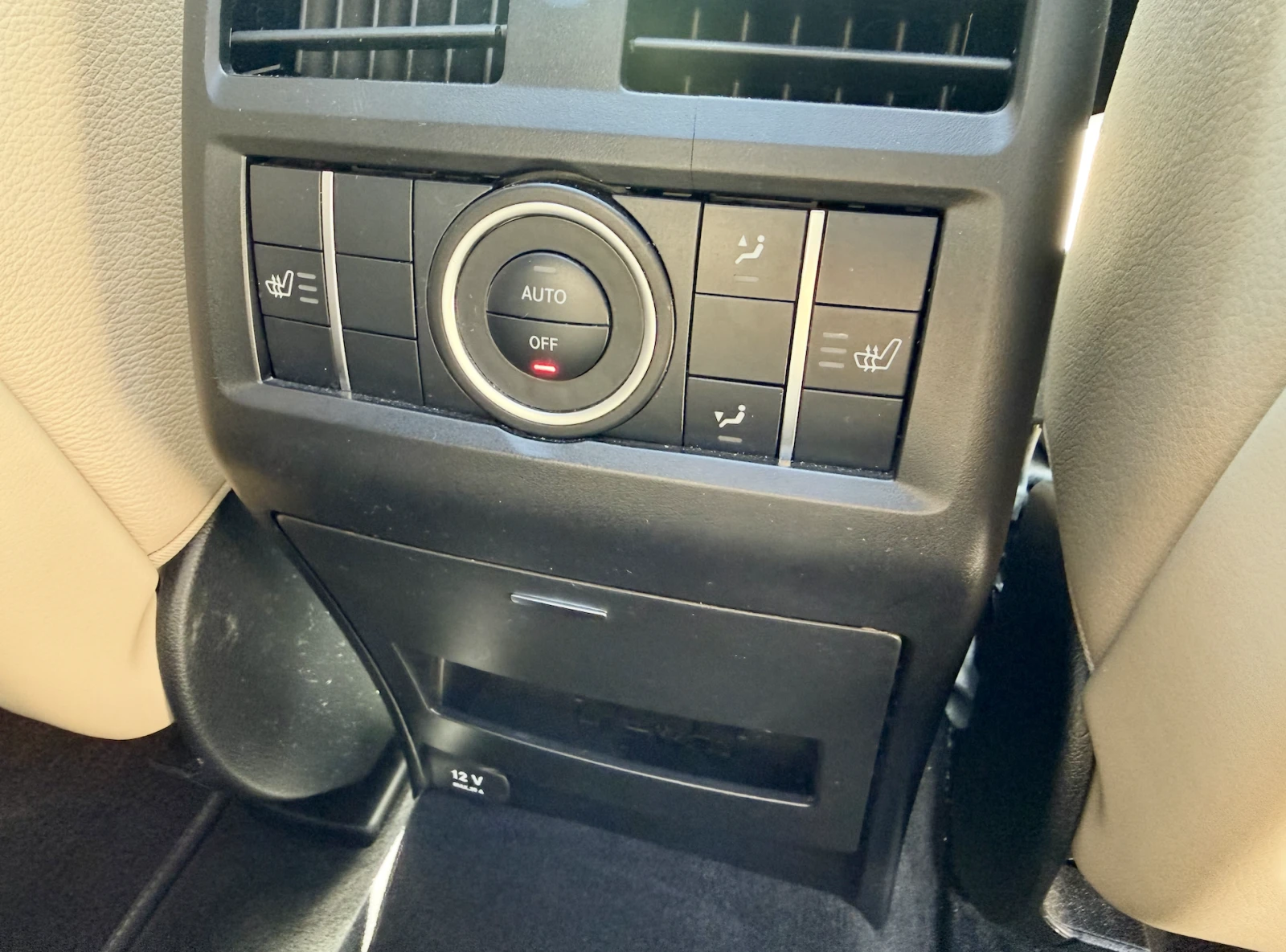 Mercedes-Benz ML 350 4Matic AMG Line/360/Harman Kardon/Distronic/Панора, снимка 13 - Автомобили и джипове - 54508680