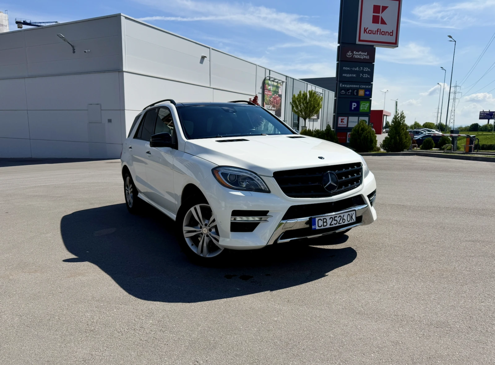Mercedes-Benz ML 350 4Matic AMG Line/360/Harman Kardon/Distronic/Панора, снимка 4 - Автомобили и джипове - 54508680