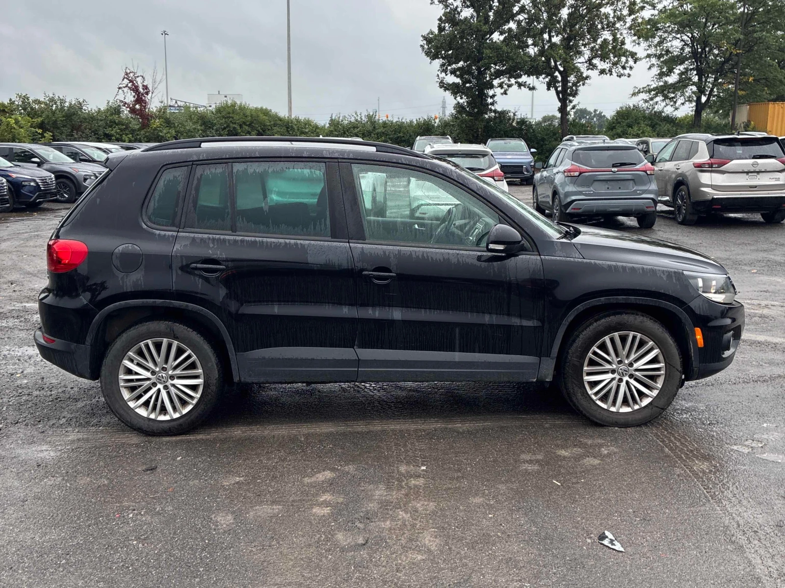 VW Tiguan * 4MOTION 4dr Auto* АВТОКРЕДИТ* , снимка 3 - Автомобили и джипове - 56040775