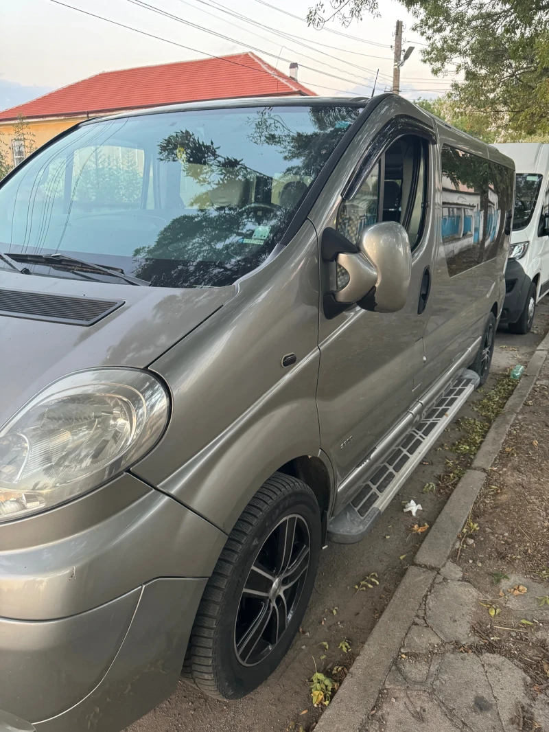 Opel Vivaro, снимка 13 - Бусове и автобуси - 47108672