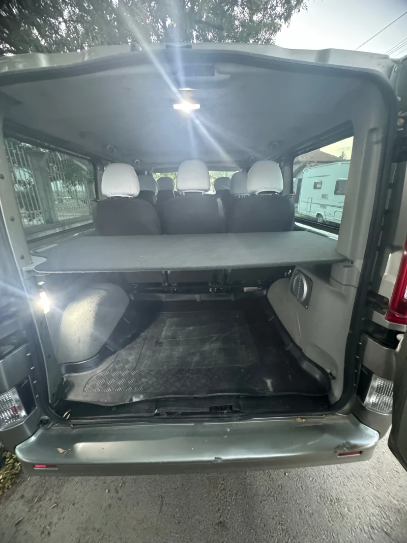 Opel Vivaro, снимка 11 - Бусове и автобуси - 47108672