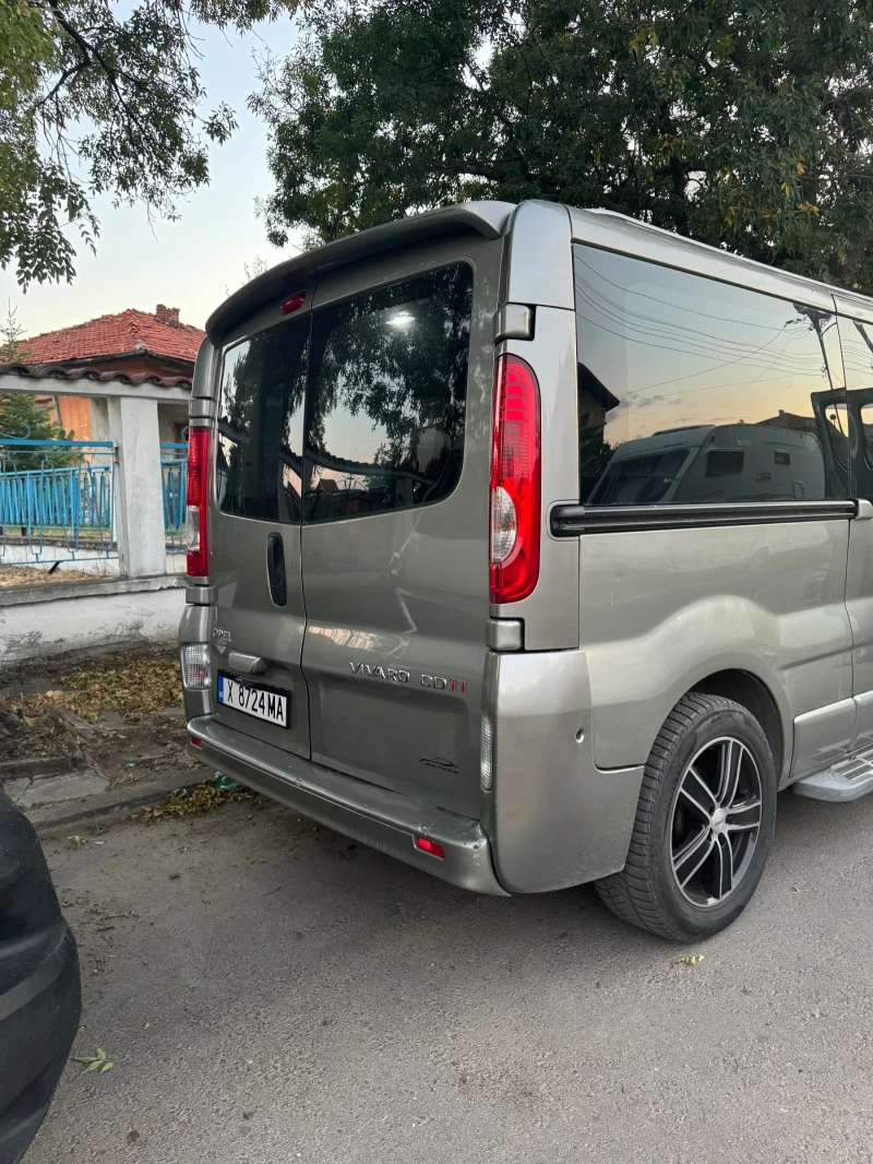 Opel Vivaro, снимка 10 - Бусове и автобуси - 47108672