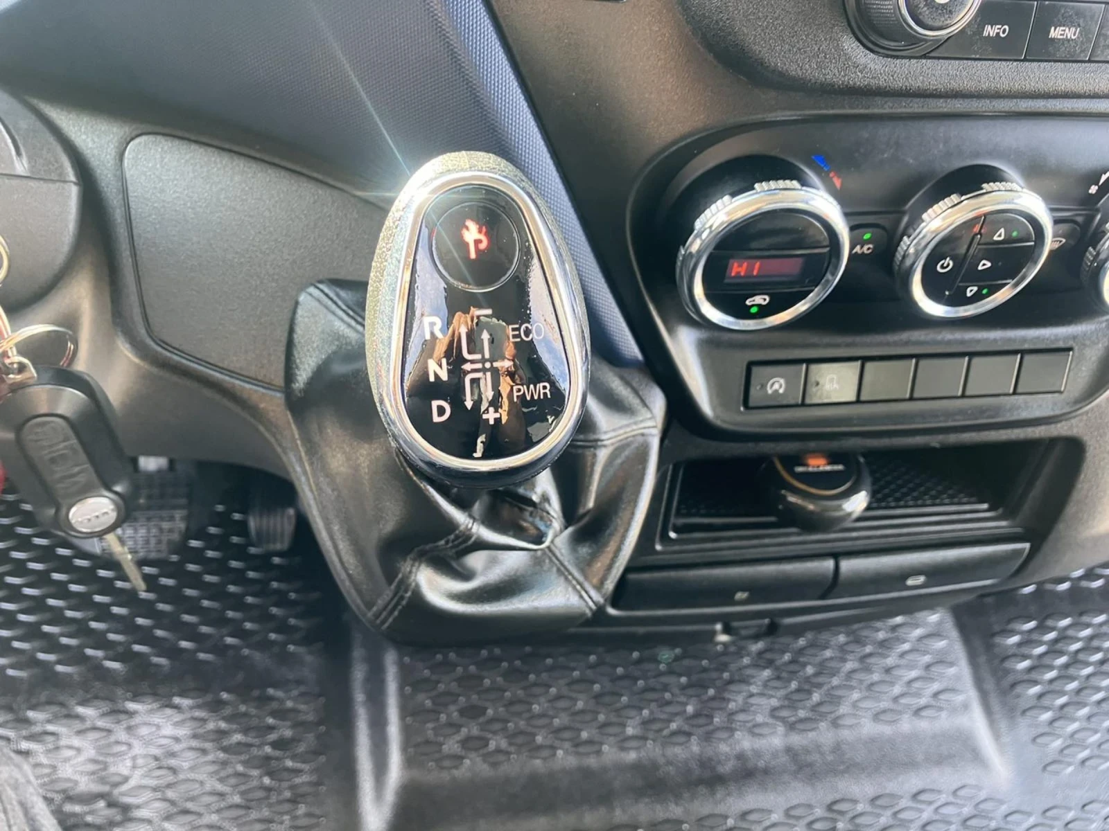 Iveco Daily, снимка 14 - Бусове и автобуси - 54114646