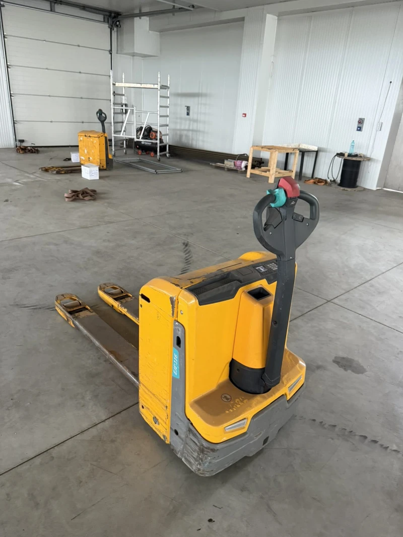 Електрокар Jungheinrich Електрокар Jungheinrich Много добро състояние 408ч, снимка 4 - Индустриална техника - 49798543