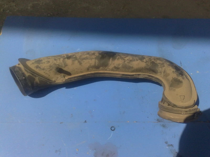 маркуч въздушен филтър за Форд Фокус 1.6i 07г. автоматик 