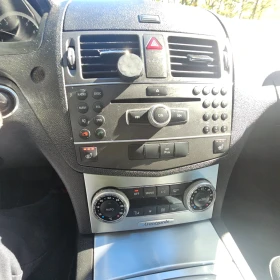 Mercedes-Benz C 180, снимка 15