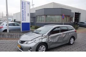     Toyota Auris HYBRID1.8i-