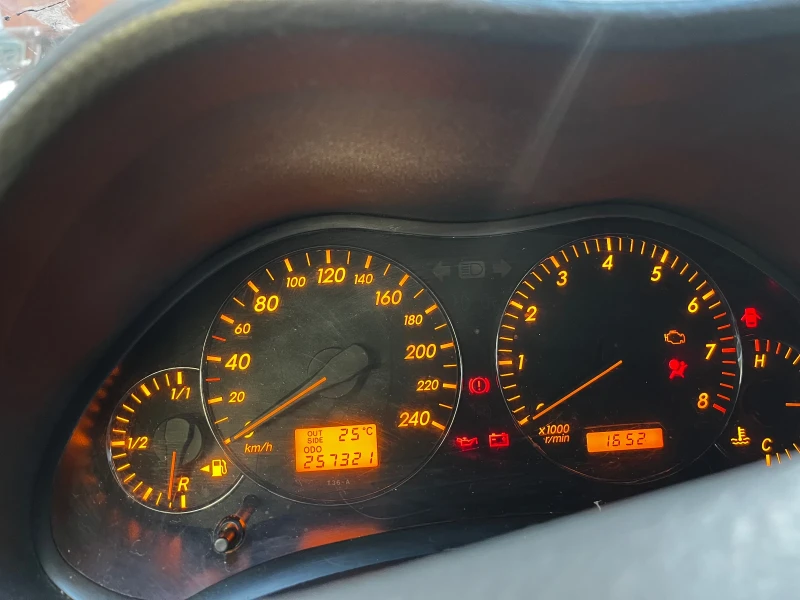 Toyota Avensis, снимка 3 - Автомобили и джипове - 52500176