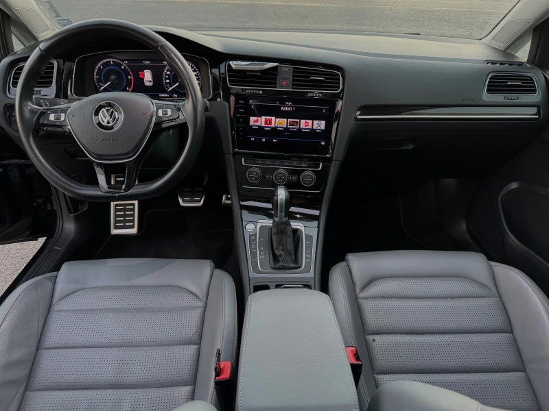 VW Golf 2.0 TDI Highline, Кожа, Keyless, Панорама, LED, снимка 7 - Автомобили и джипове - 51851759