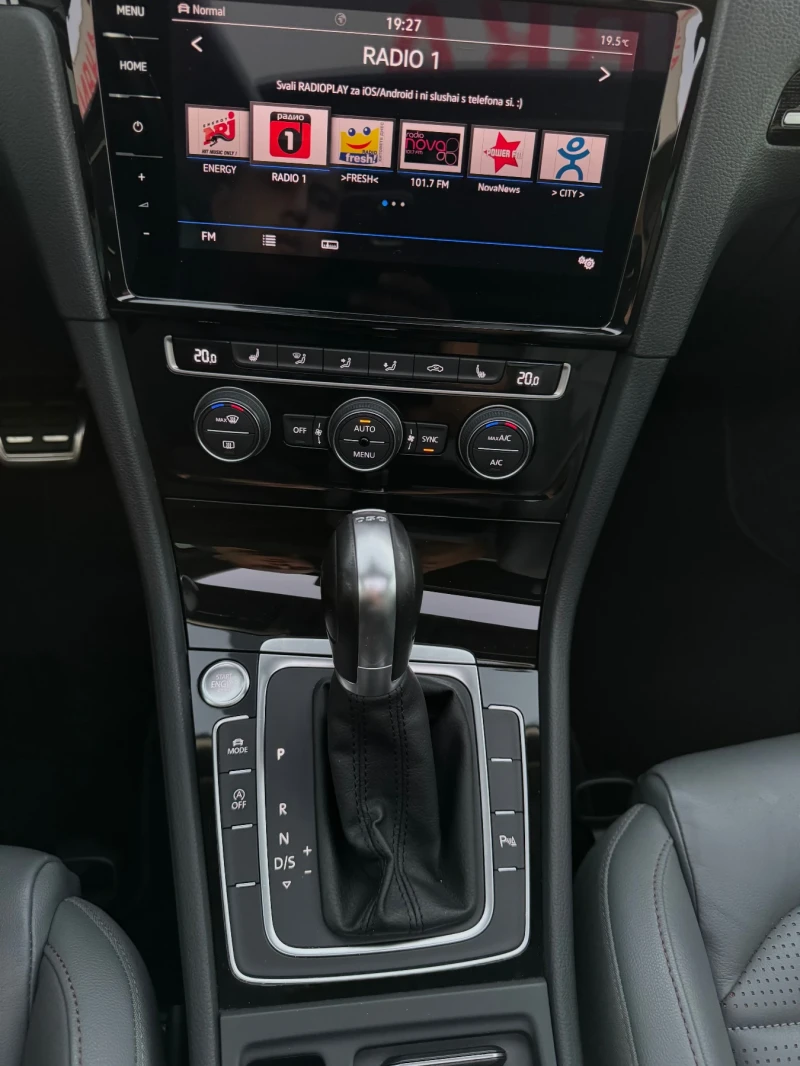 VW Golf 2.0 TDI Highline, Кожа, Keyless, Панорама, LED, снимка 10 - Автомобили и джипове - 51851759