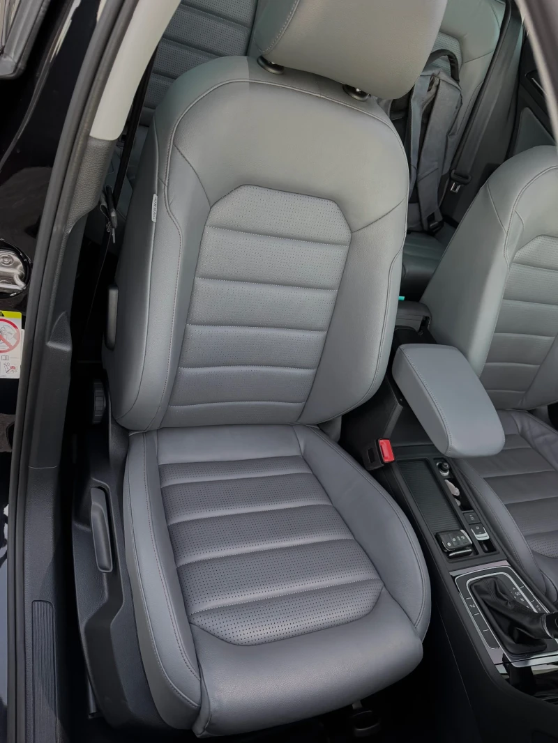 VW Golf 2.0 TDI Highline, Кожа, Keyless, Панорама, LED, снимка 12 - Автомобили и джипове - 51851759