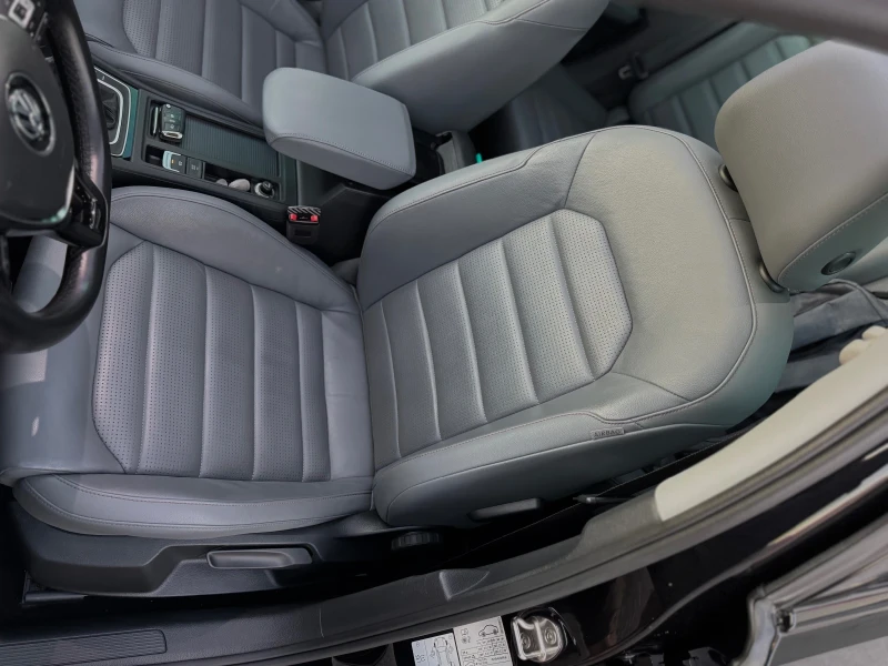 VW Golf 2.0 TDI Highline, Кожа, Keyless, Панорама, LED, снимка 11 - Автомобили и джипове - 51851759