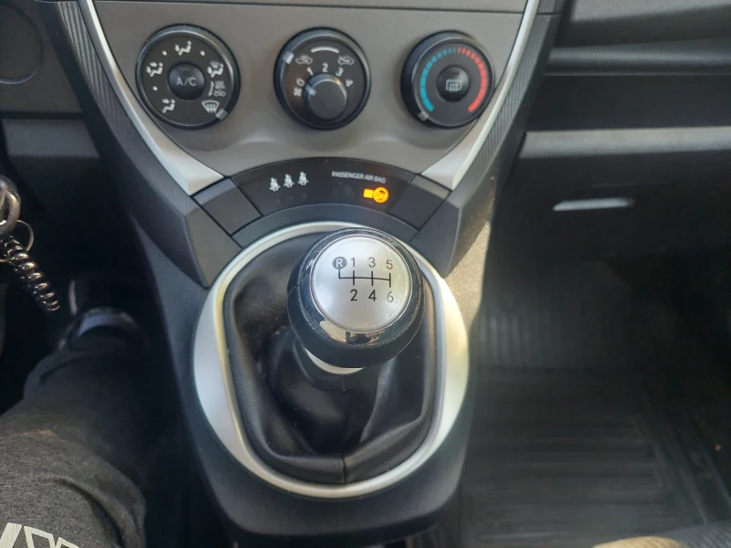 Toyota Verso S, снимка 15 - Автомобили и джипове - 51970850