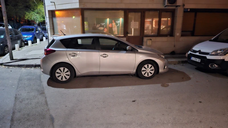 Toyota Auris, снимка 5 - Автомобили и джипове - 52688668