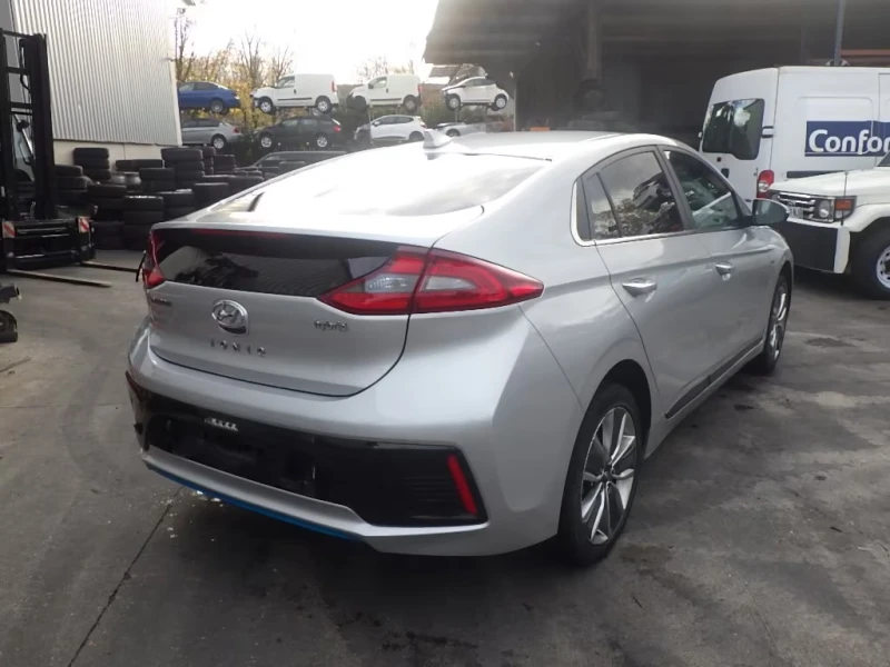Hyundai Ioniq 1.6GDI 16V HYBRID , снимка 4 - Автомобили и джипове - 52562758